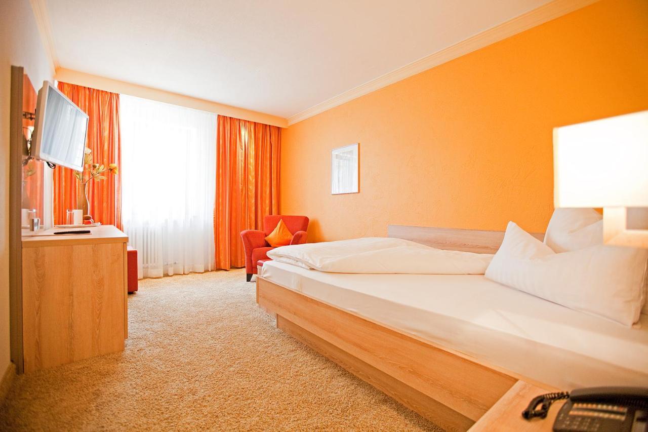 Hotel Krone Ohg Ґерлінґен Екстер'єр фото