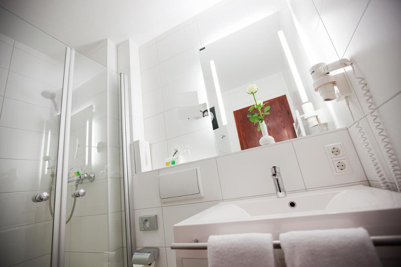 Hotel Krone Ohg Ґерлінґен Екстер'єр фото