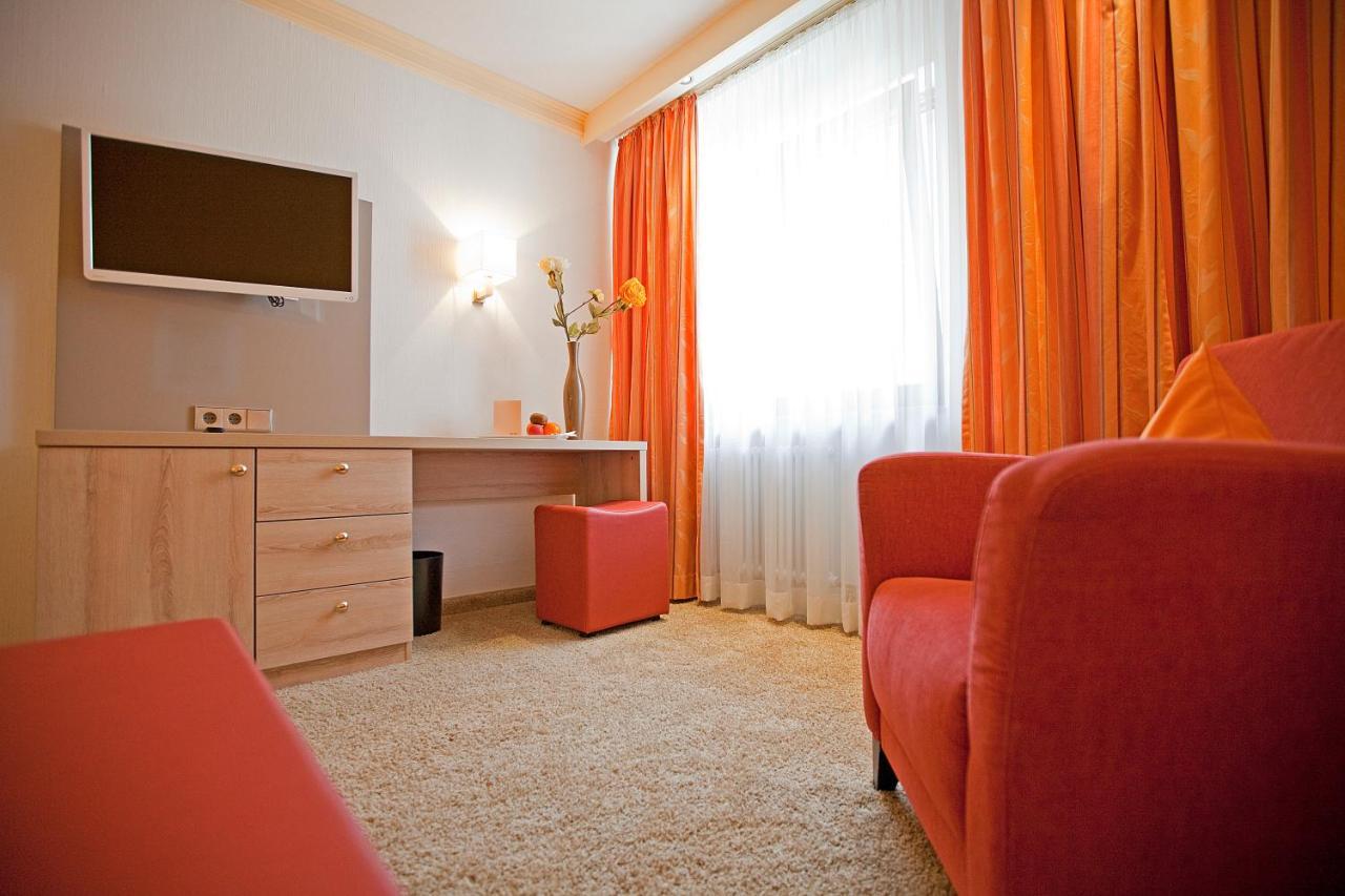 Hotel Krone Ohg Ґерлінґен Екстер'єр фото