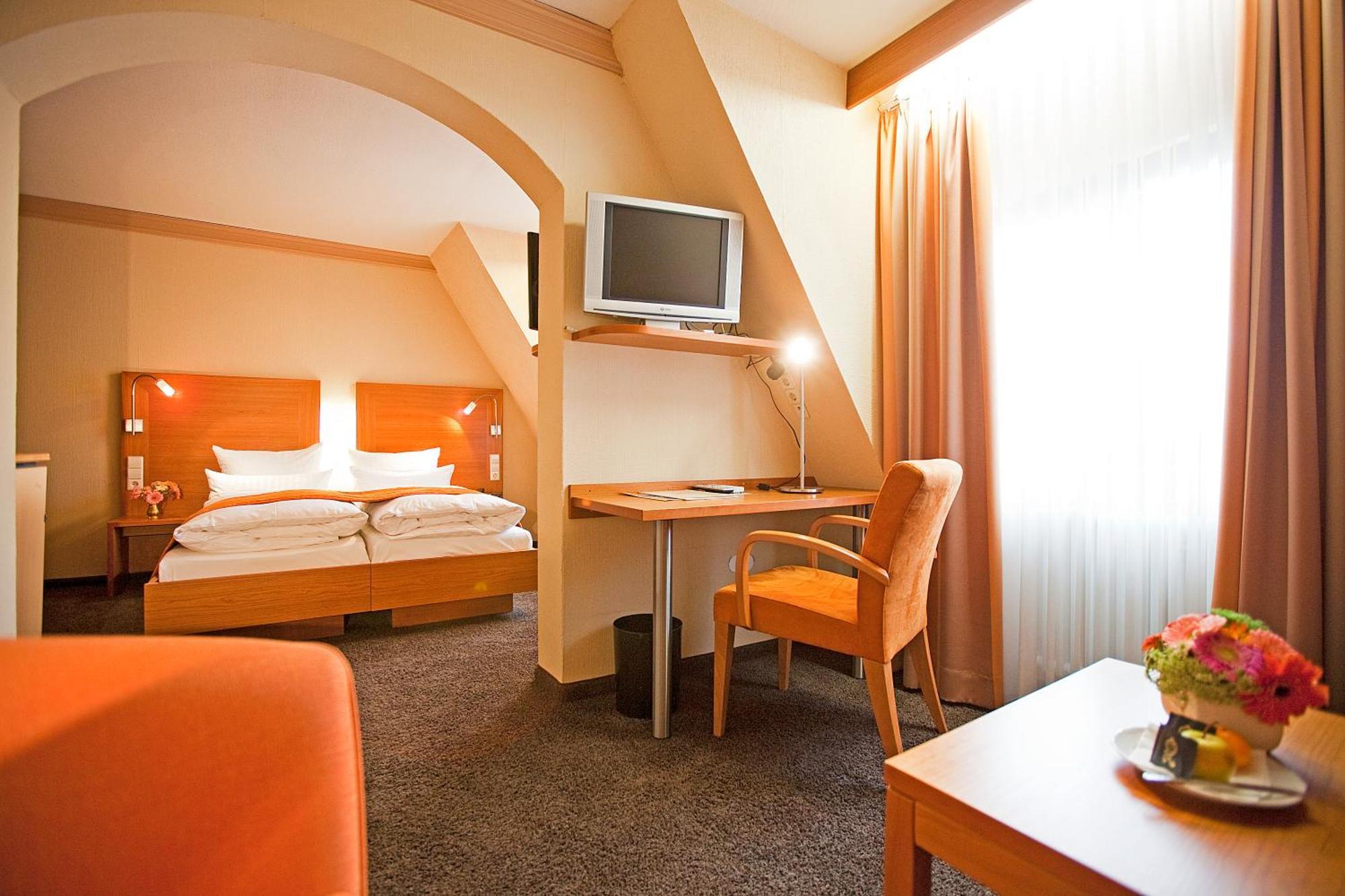 Hotel Krone Ohg Ґерлінґен Номер фото